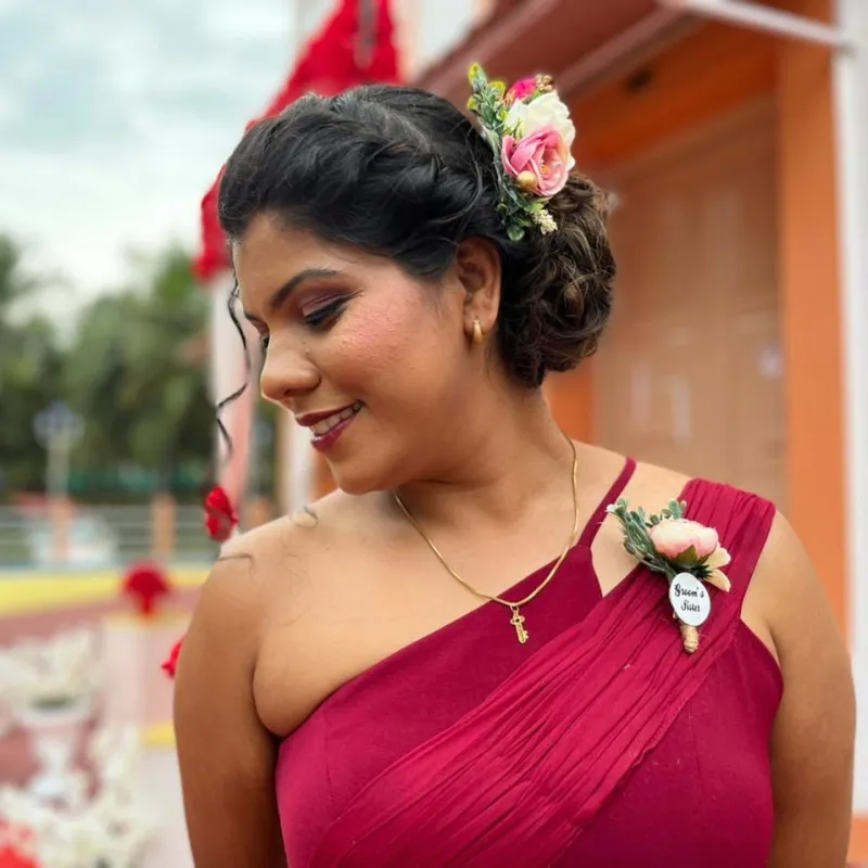 Bridesmaid Headgear & Family Boutonnière